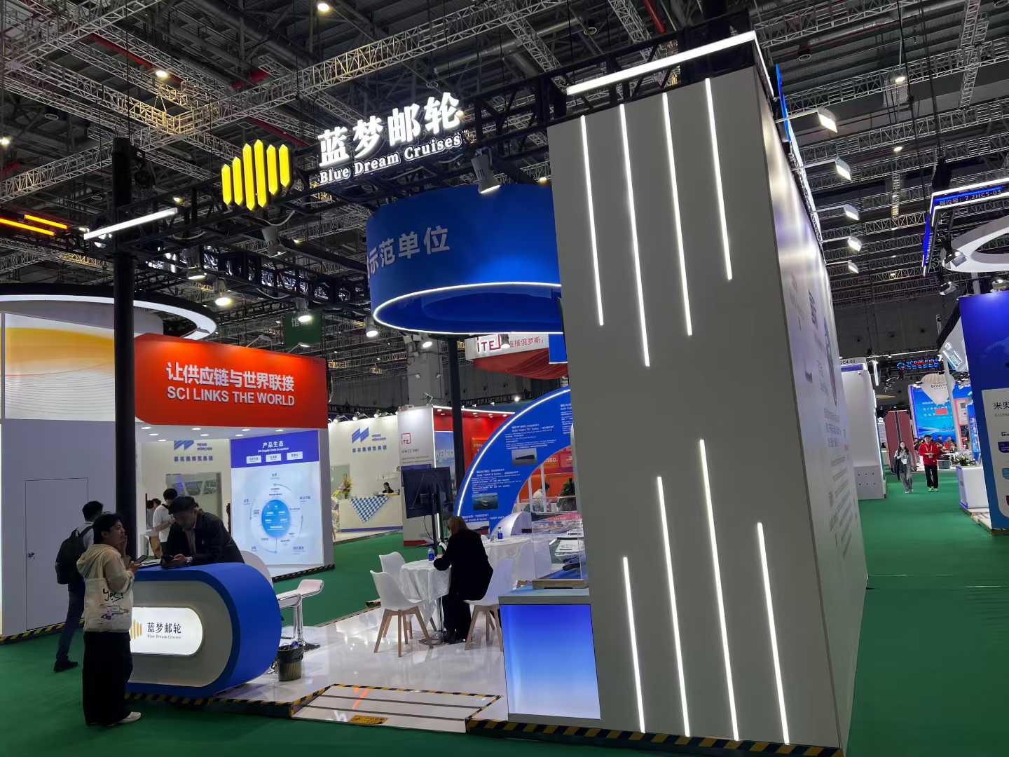 順動(dòng)進(jìn)博會(huì)雙展館亮相