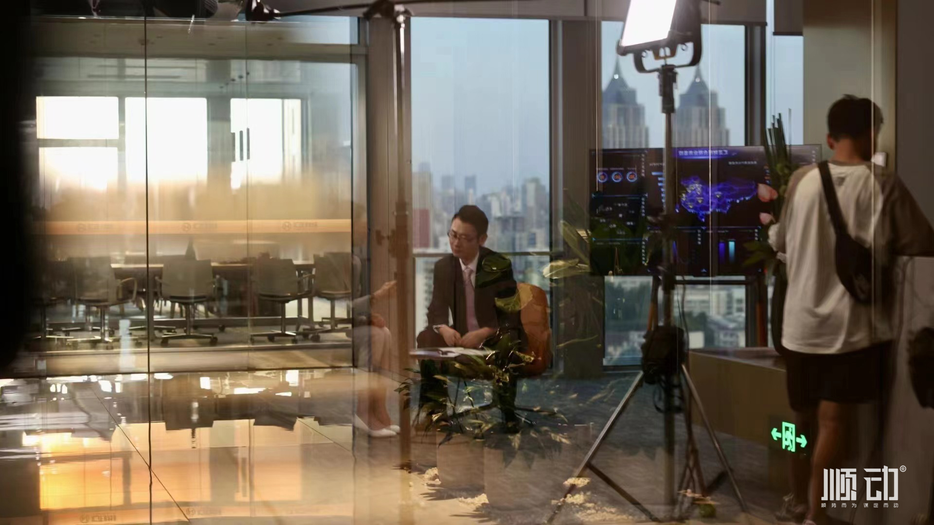 順動廣告為金融企業(yè)匯正財(cái)經(jīng)拍攝宣傳片